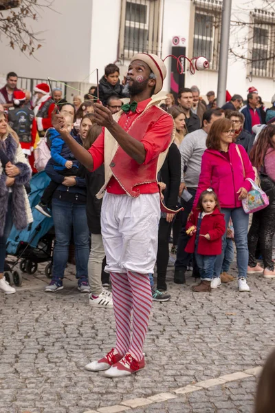 Zábavné postavy v průvodu — Stock fotografie