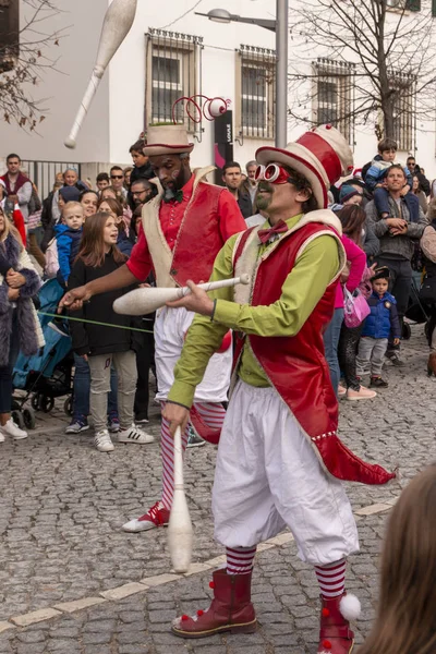 Zábavné postavy v průvodu — Stock fotografie