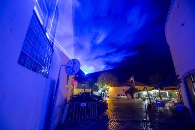 Soyut sanat ışığı kurulumu