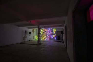 Soyut sanat ışığı kurulumu