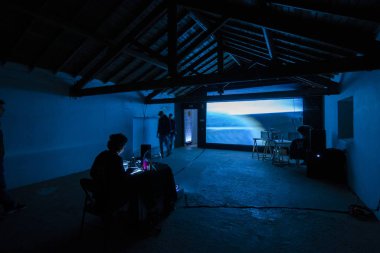 Soyut sanat ışığı kurulumu