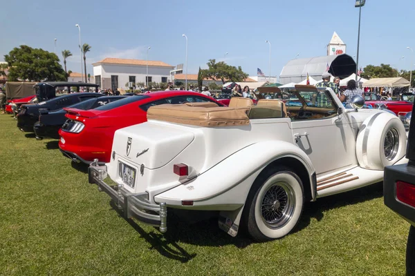 Display of vintage cars on show — Stock Photo, Image