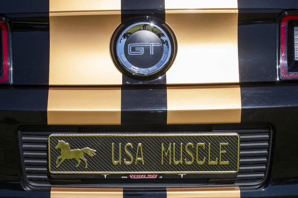 Visning av veteranbilar på utställning — Stockfoto