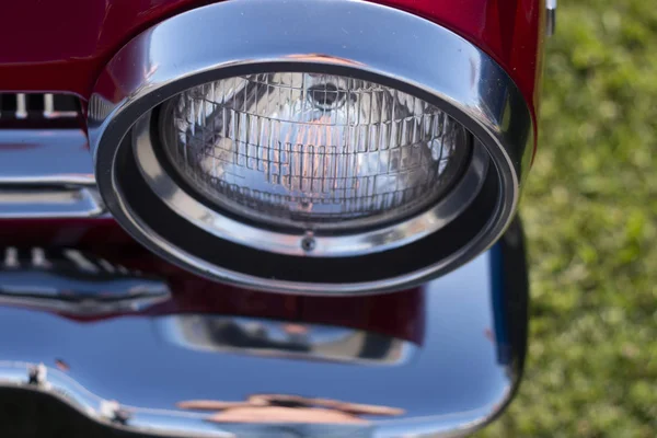 Exibição de carros antigos em exposição — Fotografia de Stock