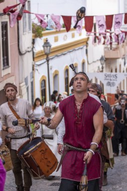 Festivalde ortaçağ sanatçıları