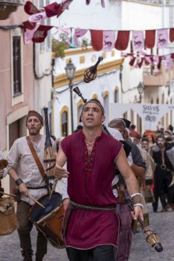 Festivalde ortaçağ sanatçıları