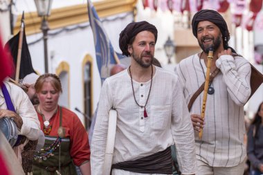 Festivalde ortaçağ sanatçıları