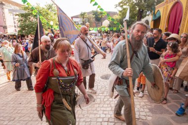 Festivalde ortaçağ sanatçıları