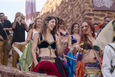Festivalde ortaçağ sanatçıları