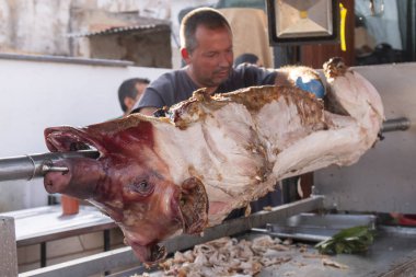 Ortaçağ festivalinde yemek salonu