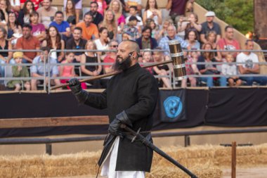 Festivalde ortaçağ sanatçıları