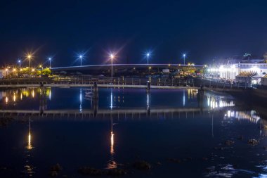 Tavira şehrinin gece manzarası 