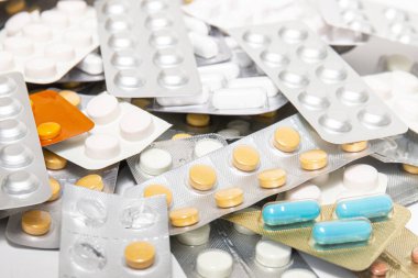 Çeşitli ilaç karışımları.