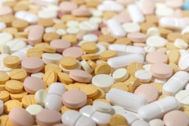 Çeşitli ilaç karışımları.