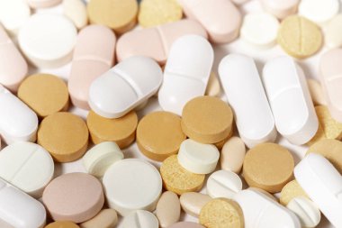 Çeşitli ilaç karışımları.