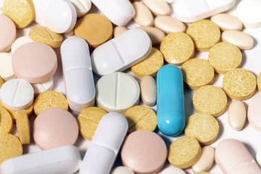 Çeşitli ilaç karışımları.