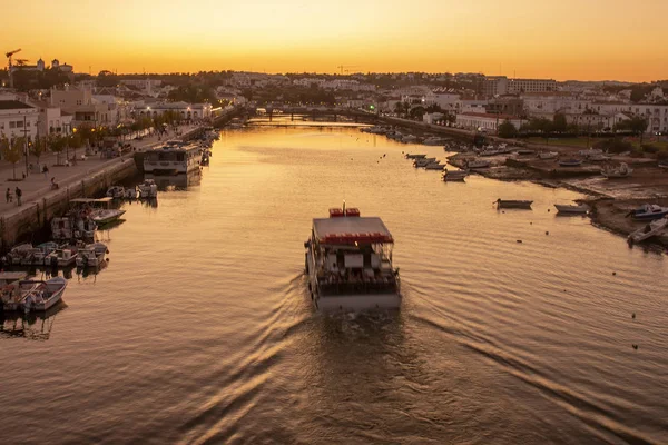 Tramonto paesaggio della città di Tavira — Foto Stock