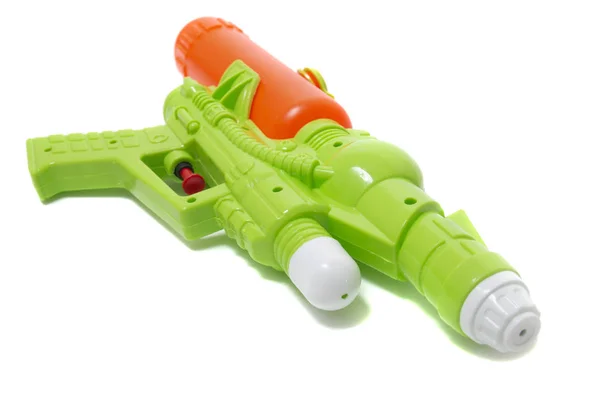 Kleurrijke plastic waterpistool — Stockfoto