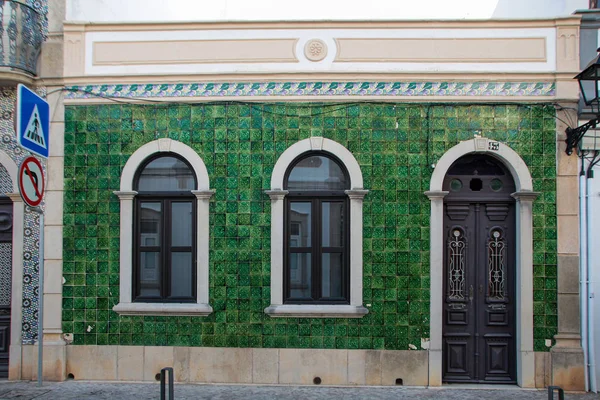 Edifícios típicos das cidades portuguesas — Fotografia de Stock