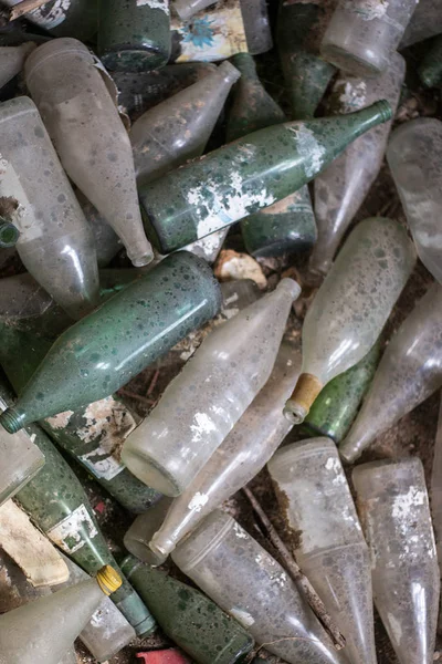 Elhagyott régi palackok — Stock Fotó