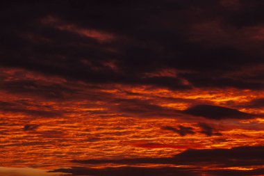 güzel gün batımı bulutlar