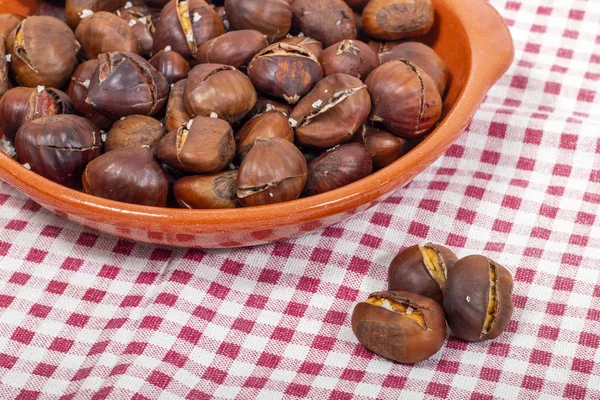 Prato tradicional português de castanhas assadas — Fotografia de Stock