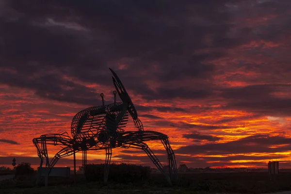 Statue de crabe au coucher du soleil — Photo