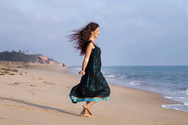 Dancer on the beach — Stock Photo, Image