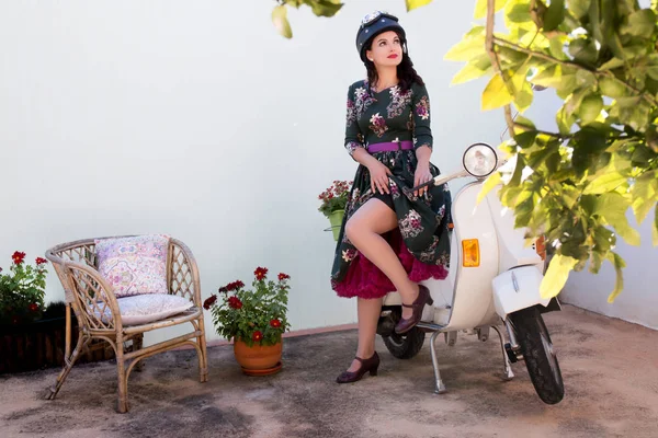 Sonraki motosiklet için vintage kız