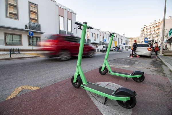 Elektrische Scooters Huur Geparkeerd Een Stad — Stockfoto