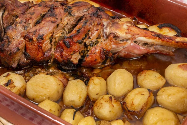Typisk Portugisisk Måltid Hemlagat Stekt Lamm Med Potatis — Stockfoto
