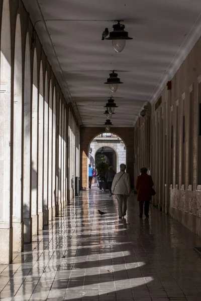 観光客が歩くと ウエルバ市の通りのビュー スペインに位置 ヨーロッパ — ストック写真