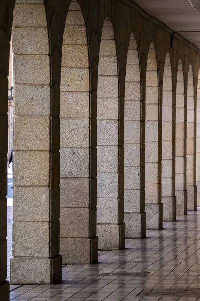 Vista Corredor Longo Pilares Arco Edifício Huelva Espanha — Fotografia de Stock