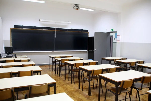 View Interior Secondary Classroom — Stock Photo, Image