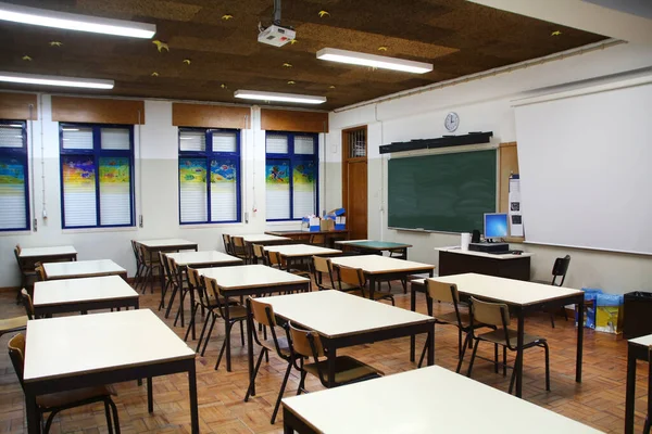View Interior Secondary Classroom — Stock Photo, Image