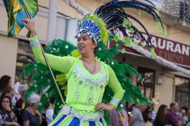 Loule, Portekiz - Şubat 2020: Loule, Portekiz 'deki Renkli Karnaval Festivali katılımcıları.