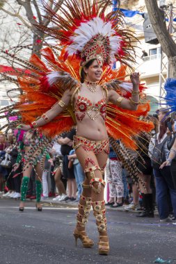 Loule, Portekiz - Şubat 2020: Loule, Portekiz 'deki Renkli Karnaval Festivali katılımcıları.