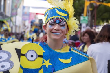 Loule, Portekiz - Şubat 2020: Loule, Portekiz 'deki Renkli Karnaval Festivali katılımcıları.