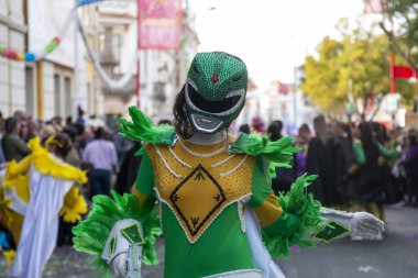 Loule, Portekiz - Şubat 2020: Loule, Portekiz 'deki Renkli Karnaval Festivali katılımcıları.