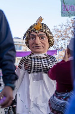 Loule, Portekiz - Şubat 2020: Loule, Portekiz 'deki Renkli Karnaval Festivali katılımcıları.