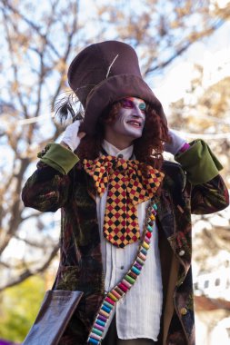 Loule, Portekiz - Şubat 2020: Loule, Portekiz 'deki Renkli Karnaval Festivali katılımcıları.