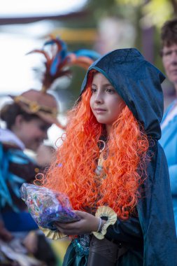 Loule, Portekiz - Şubat 2020: Loule, Portekiz 'deki Renkli Karnaval Festivali katılımcıları.