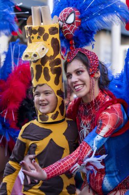 Loule, Portekiz - Şubat 2020: Loule, Portekiz 'deki Renkli Karnaval Festivali katılımcıları.