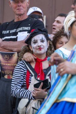 Loule, Portekiz - Şubat 2020: Loule, Portekiz 'deki Renkli Karnaval Festivali katılımcıları.