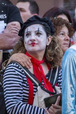 Loule, Portekiz - Şubat 2020: Loule, Portekiz 'deki Renkli Karnaval Festivali katılımcıları.