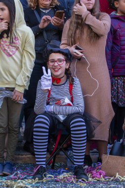 Loule, Portekiz - Şubat 2020: Loule, Portekiz 'deki Renkli Karnaval Festivali katılımcıları.