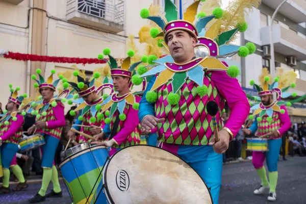Loule, Portekiz - Şubat 2020: Loule, Portekiz 'deki Renkli Karnaval Festivali katılımcıları.