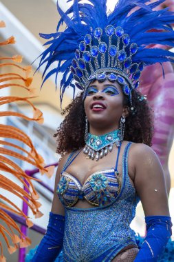 Loule, Portekiz - Şubat 2020: Loule, Portekiz 'deki Renkli Karnaval Festivali katılımcıları.