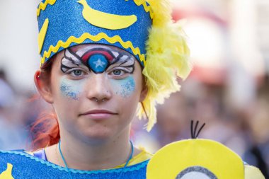 Loule, Portekiz - Şubat 2020: Loule, Portekiz 'deki Renkli Karnaval Festivali katılımcıları.