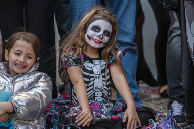 Loule, Portekiz - Şubat 2020: Loule, Portekiz 'deki Renkli Karnaval Festivali katılımcıları.